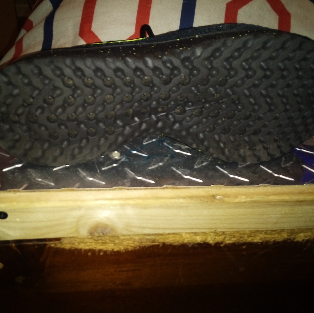 Nikes - Picture 3 of 4